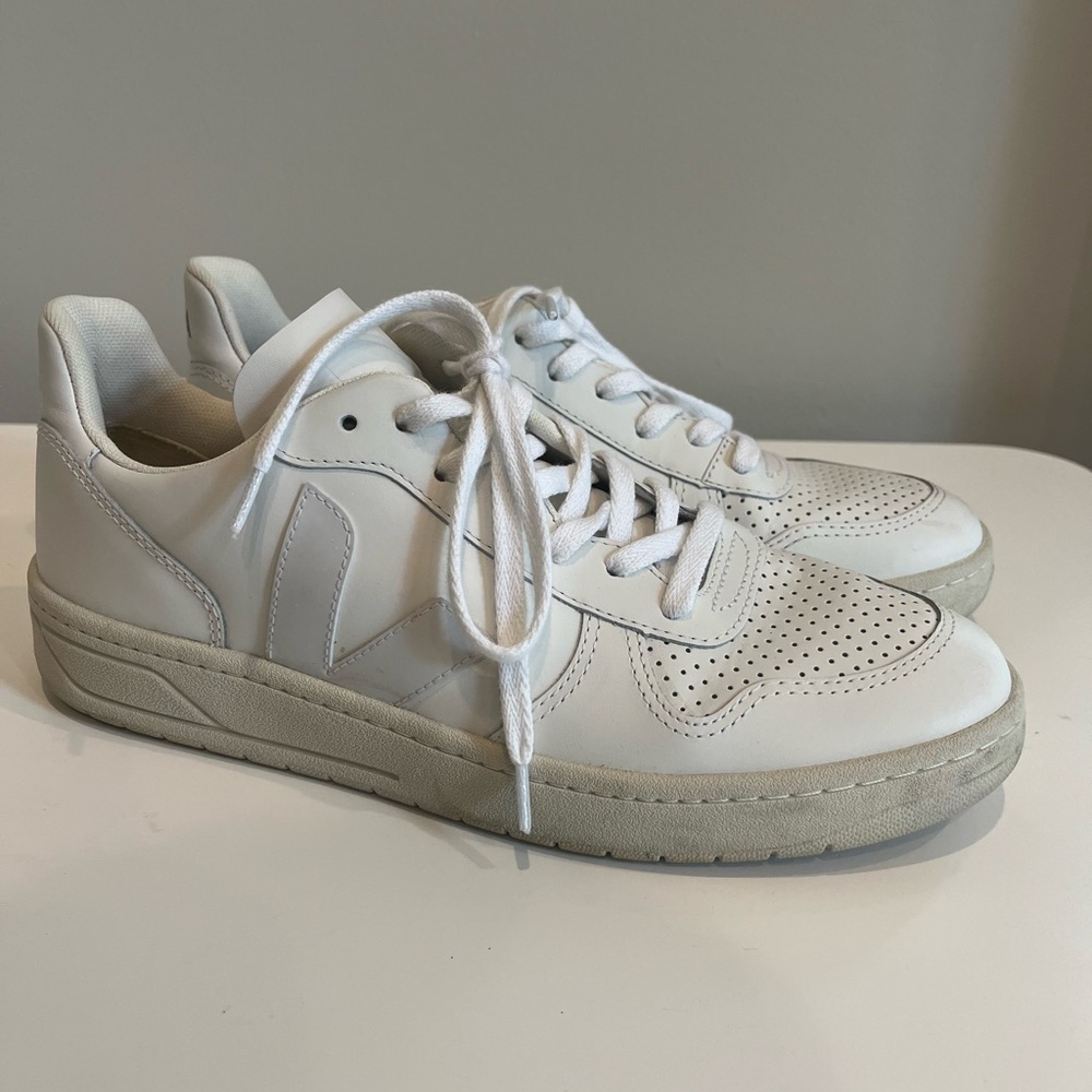 Veja V-10 ‘Leather White’